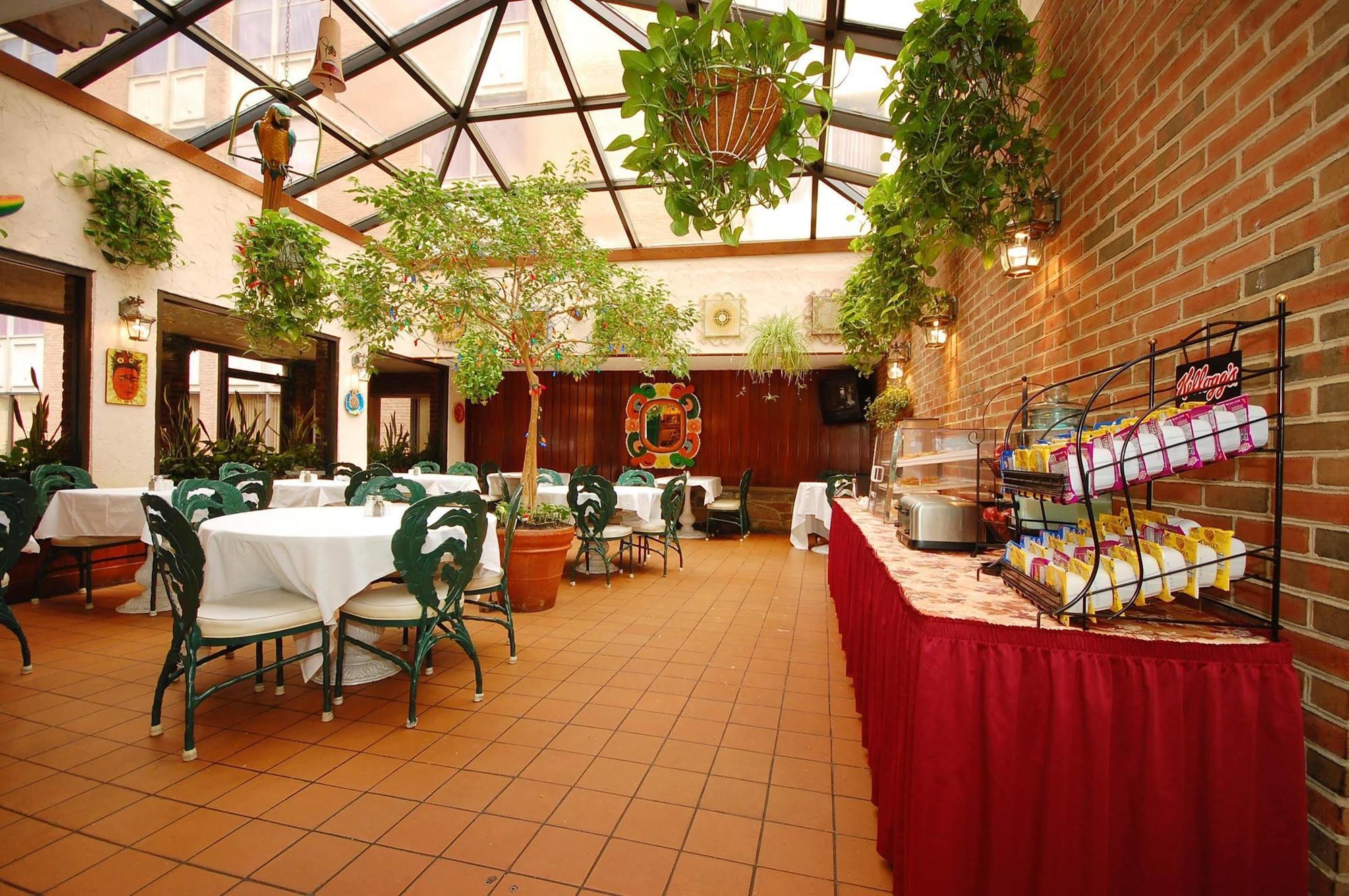American Inn Of Бъдезда Екстериор снимка