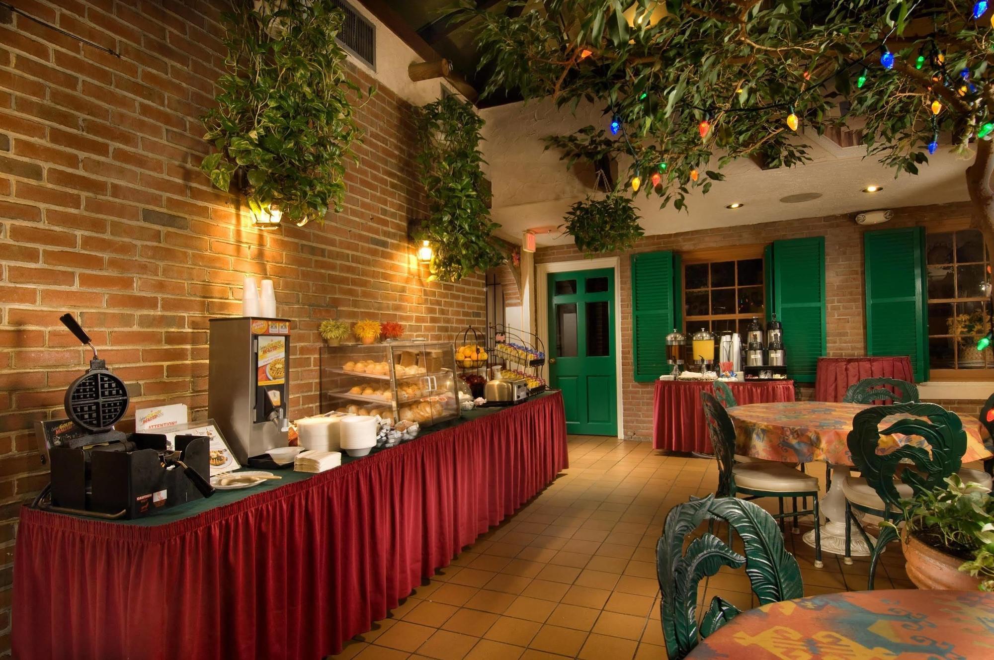 American Inn Of Бъдезда Екстериор снимка